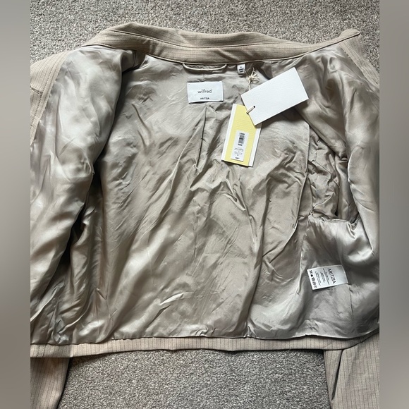 NWT - Wilfred Little Cropped Jacket - (Re)ssential Light | Size 6 - Picture 5 of 10